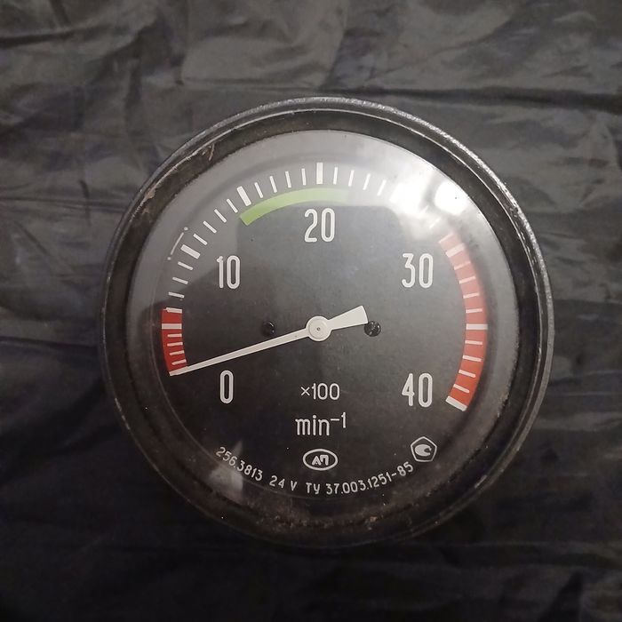 Тахометр УРАЛ, ГАЗ 3309, ГАЗ 66-40 256.3813 (пр-во Автоприбор)