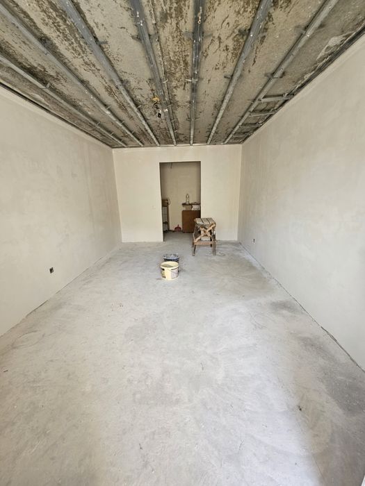 Продажться 2-кімнатна квартра , здана , обжита, частковий ремонт  Тролейбусна