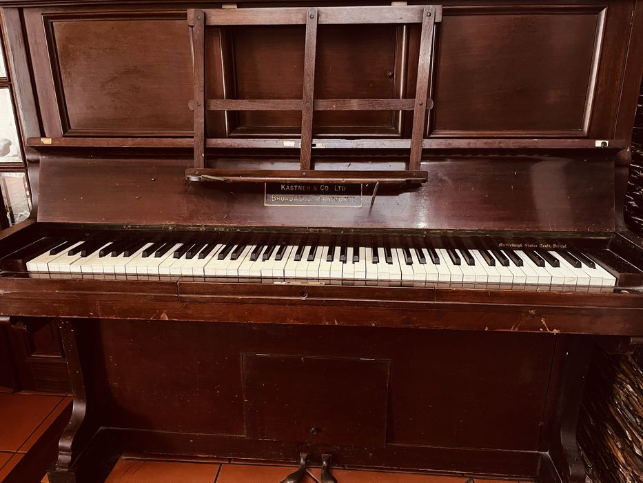 Piano antigo