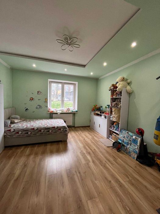 Трикімнатна квартира в районі парку Шевченка