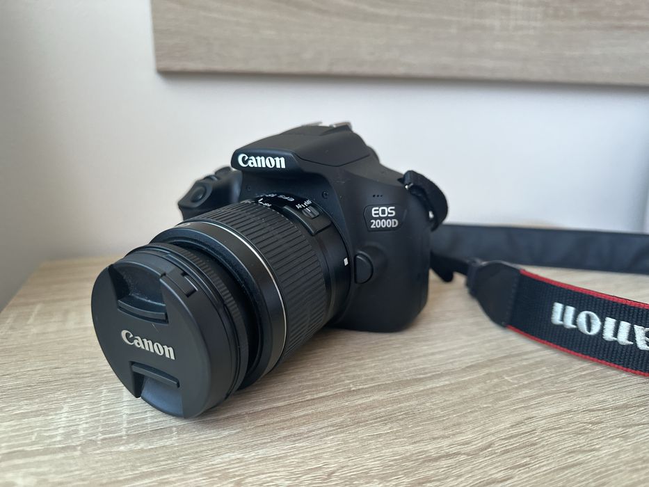 Máquina Fotográfica Canon EOS 2000D com mala transporte