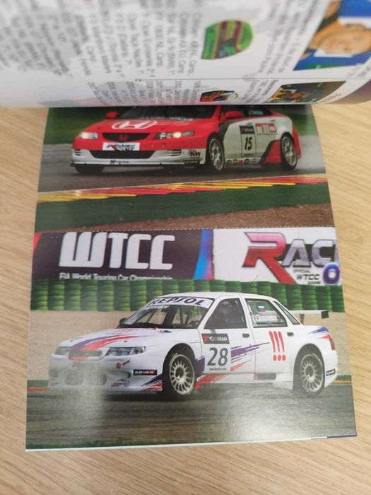 Caderneta comemorativa de 12 selos e 6 postais sobre WTCC no Estoril