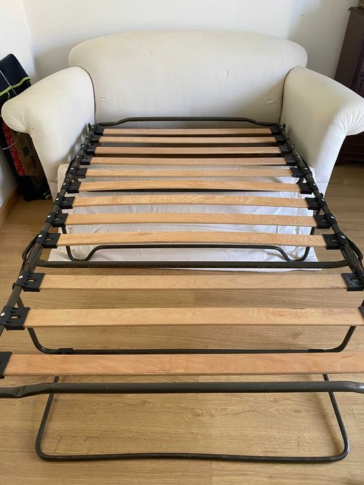 Vendo 2 sofás | sofá branco de 3 lugares+Sofá cama branco de 2 lugares