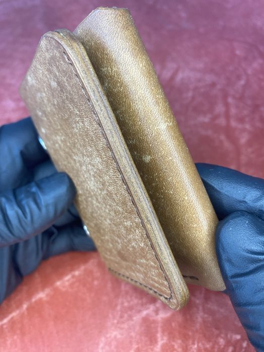 Skórzany portfel typu trifold – ręczna robota