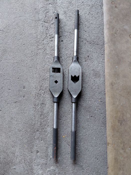 2 solidne pokrętła do gwintowników 80 cm M18-M42