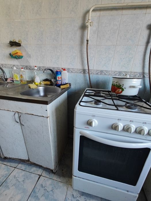 Продам гостинка на Залютино. Капремонт.