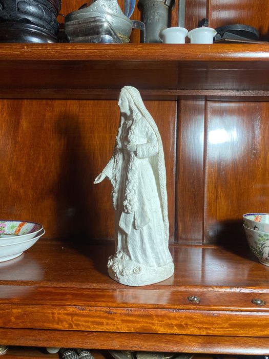 Escultura Santa em Gesso Séc XIX Assinada e datada 1891