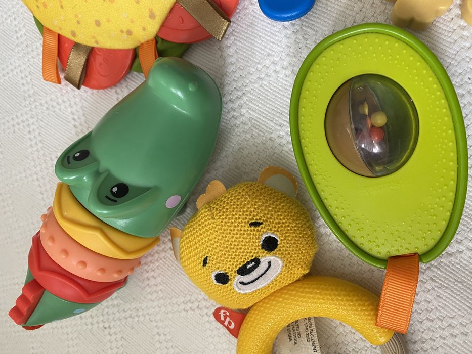 Grzechotki gryzaki fisher price