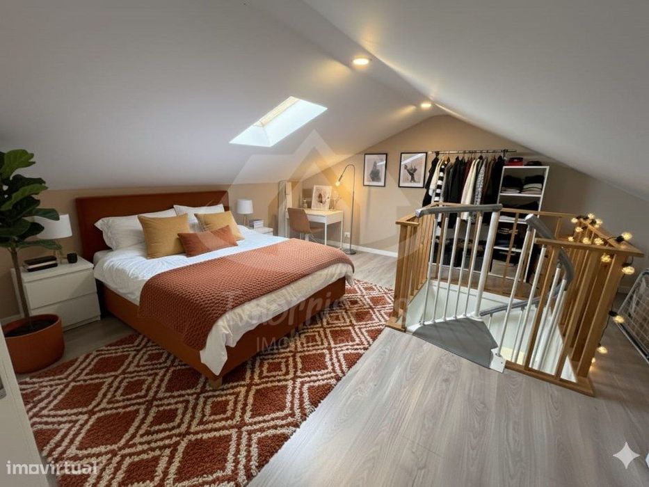 Apartamento T2+1 com sótão amplo em Camarate