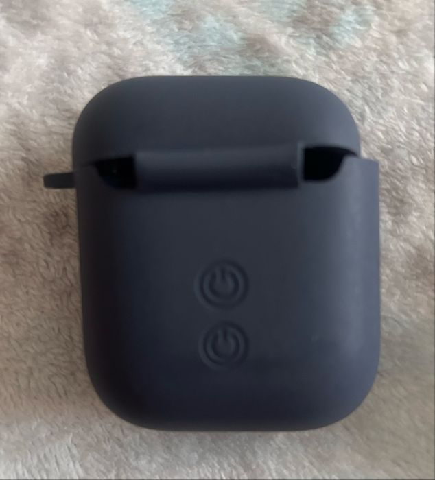 Продам 2 чохла  на Airpods 2
