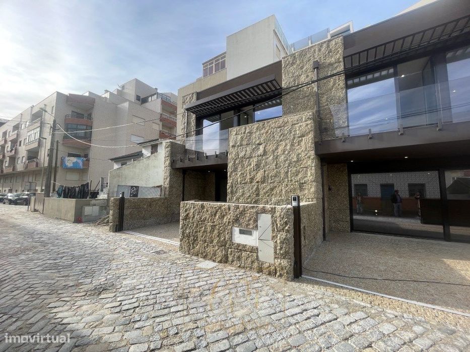 Moradias T2/T3 novas na 2ª linha da praia de Aver o mar, Póvoa de V...