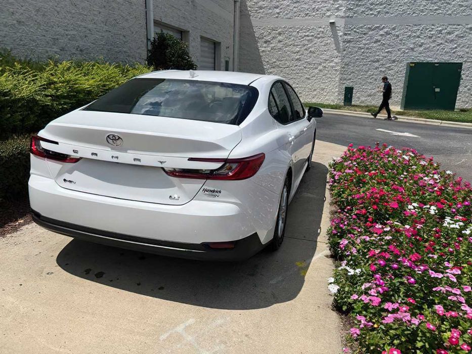 Toyota Camry      2025