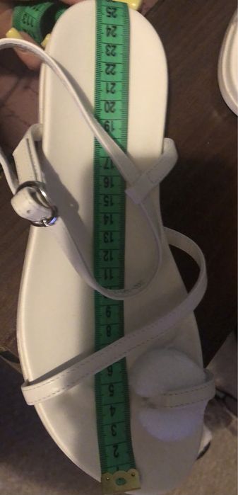 Продам босоніжки.