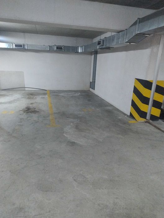 Sprzedam miejsce postojowe w garażu podziemnym Bieżanowska Kraków