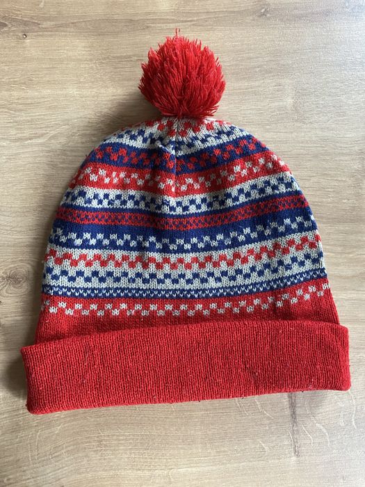 Czapka czerwona świąteczna skandynawska z pomponem wzór