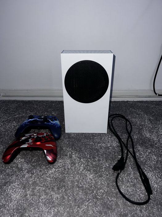 Xbox Series S 512 Gb + 2 Pady + Kabel Zasilania
