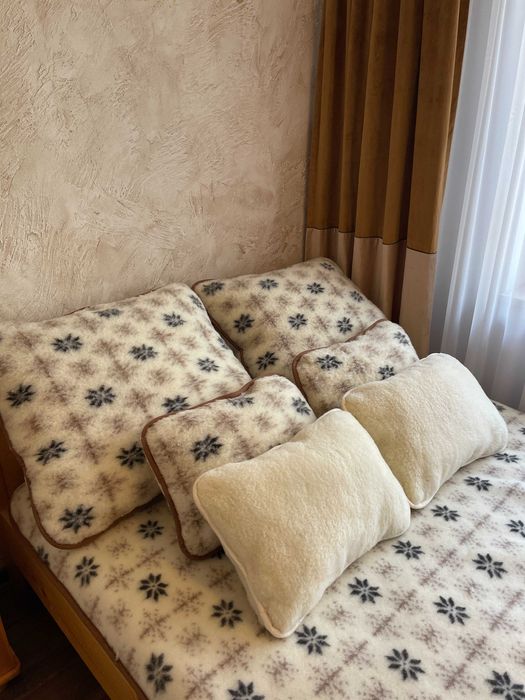 Dwie poduszki (60x40cm) z wełny owczej Merino 100%