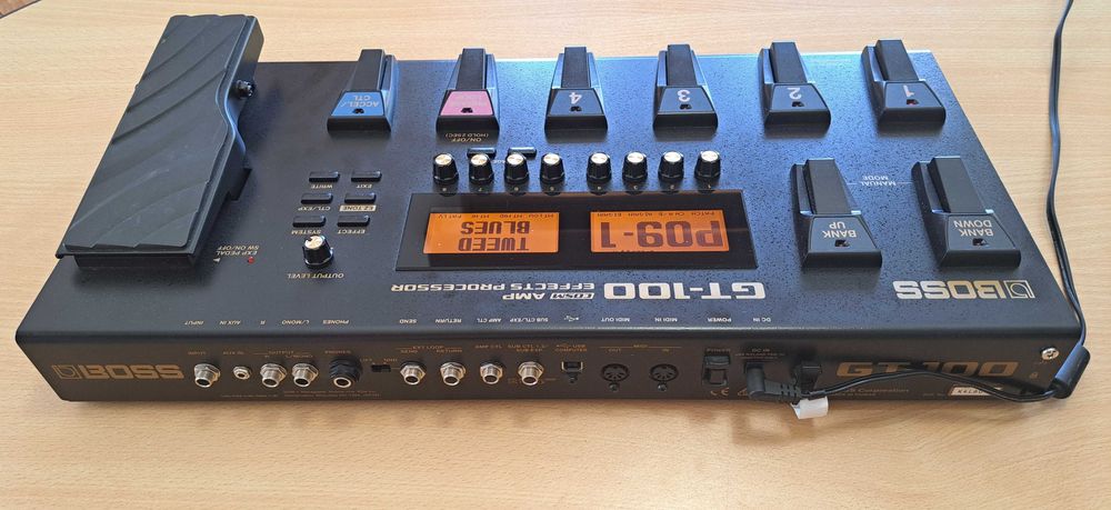 Processador de Efeitos e Amplificadores BOSS GT-100 como nova.