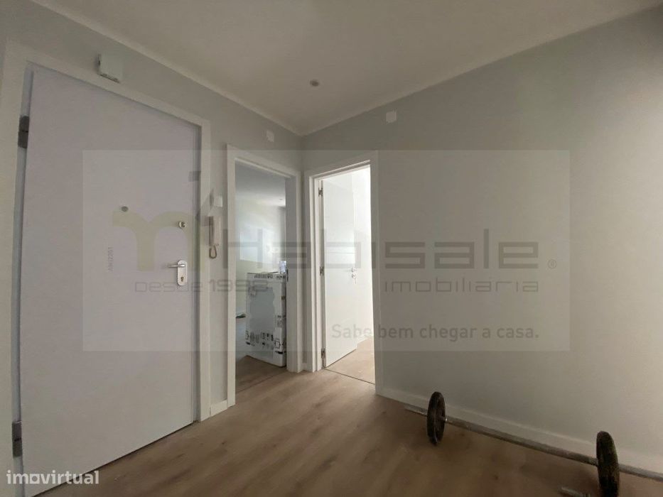 T3 Renovado com Suite | Excelente Localização | Amadora