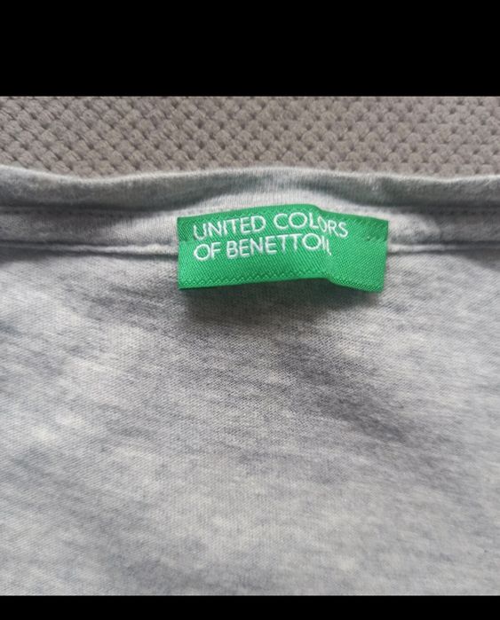 T-shirt  damski  firmy United Colours of Benetton