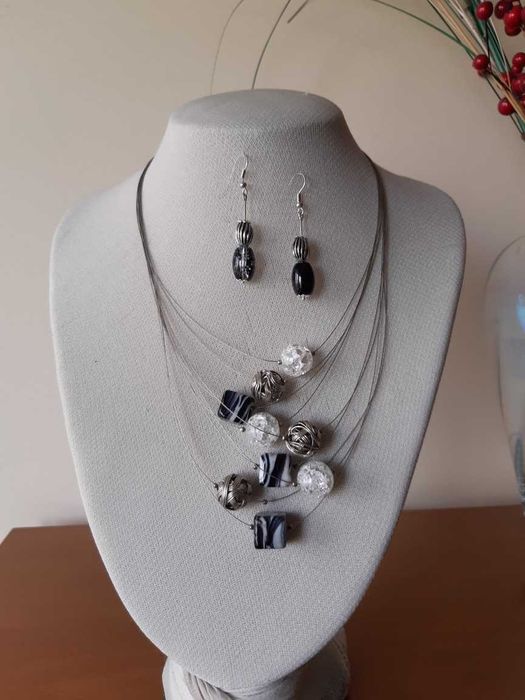 naszyjnik z kolczykami czarno-biały