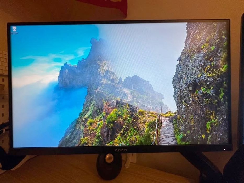 Monitor Curvo Gaming HP Omen 27c AMD FreeSync Premium Pro