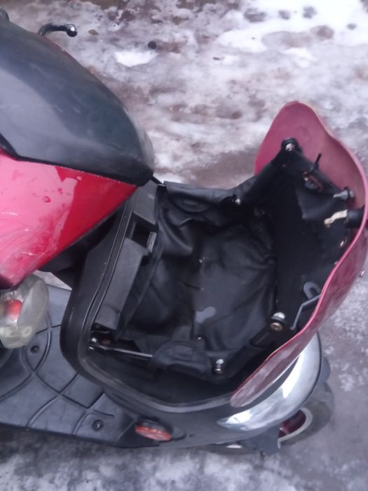 Скутер мопед дырчик мотороллер.