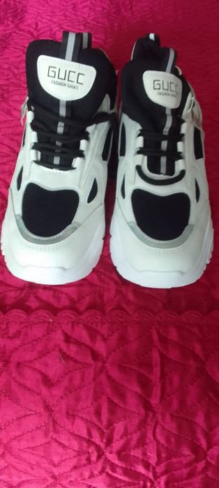 Женские кроссовки 40-41  р