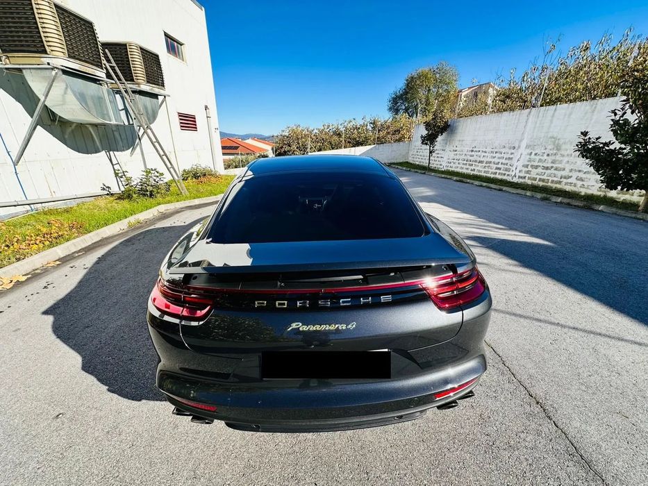 Porsche Panamera Sport Turismo 4 E-Hybrid