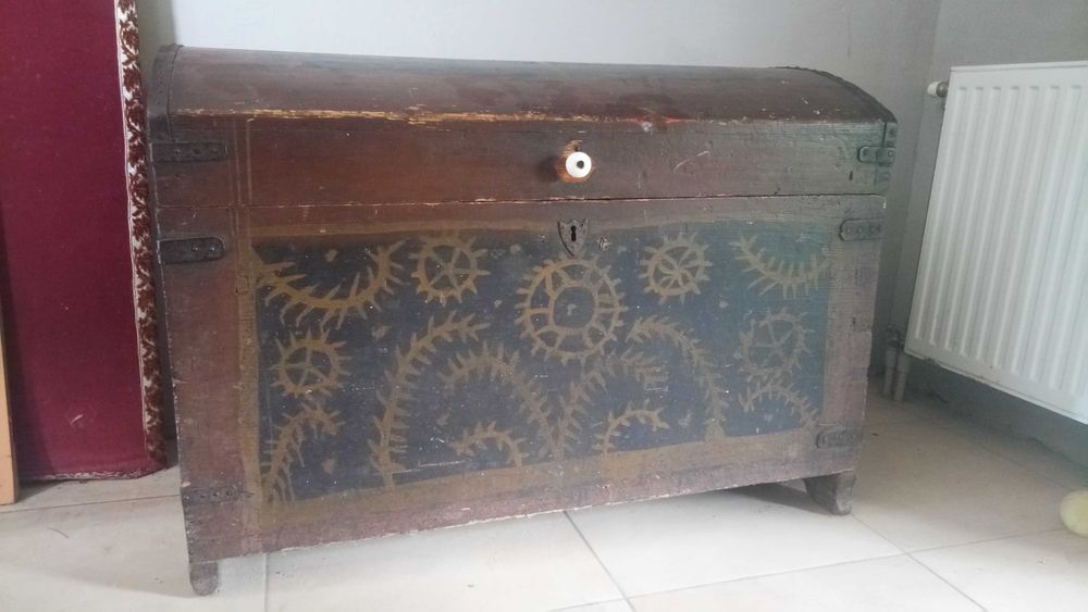 Скриня старовинна з орнаментальним розписом