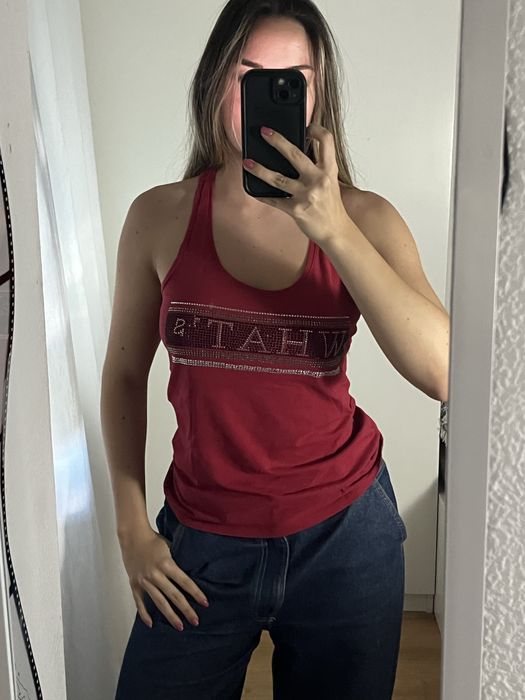 Top vermelho estilo halter com brilhantes