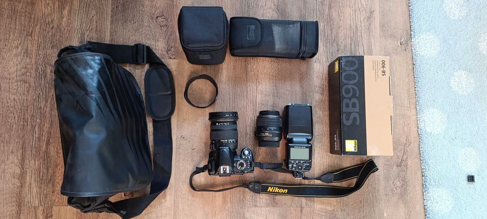 Aparat Nikon D3100 dwa Obiektywy lampa SB-900 Torba