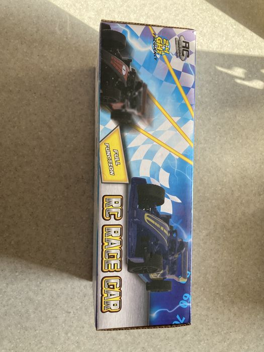 Машина на радіокеруванні нова