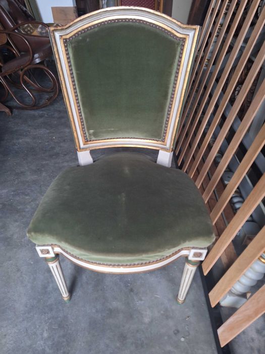 Conjunto 6 cadeiras muito elegantes em bom estado.