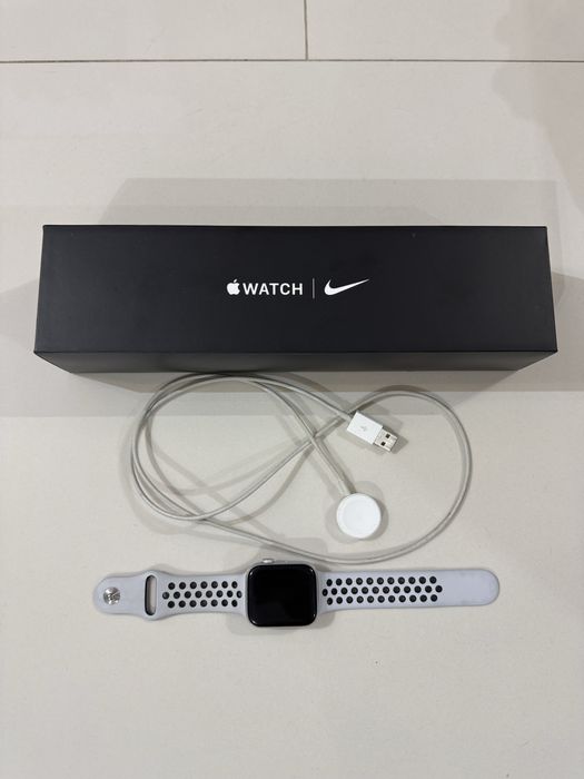 Apple Watch series 5 44mm x Nike
