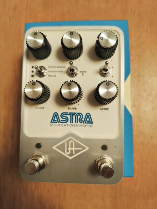 Astra Modularion Machine pedal - Universal Audio