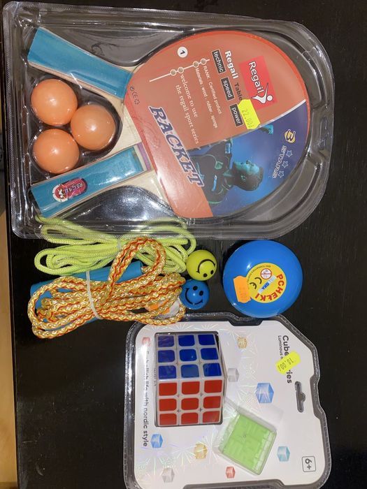 Zestaw zabawek Kostka Rubika, Paletki do Ping-ponga, Skakanka, Guma
