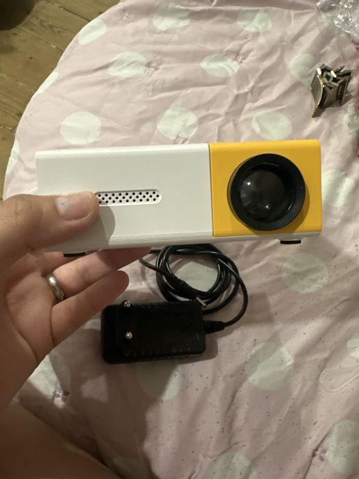 Mini Projetor - Perfeito funcionamento