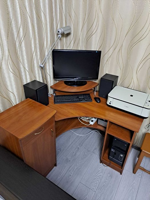 Компьютерный стол угловой