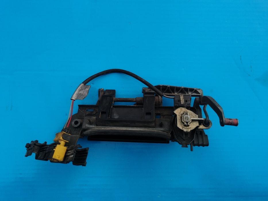 Дверна ручка права BMW e36