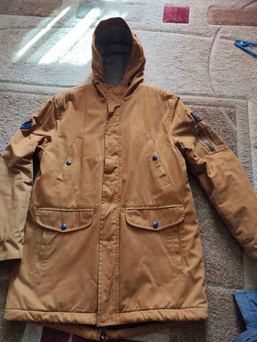 Продам рыжую парку ,мужскую