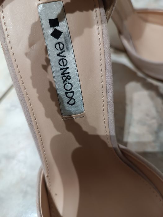 Piękne damski buty na obcasie