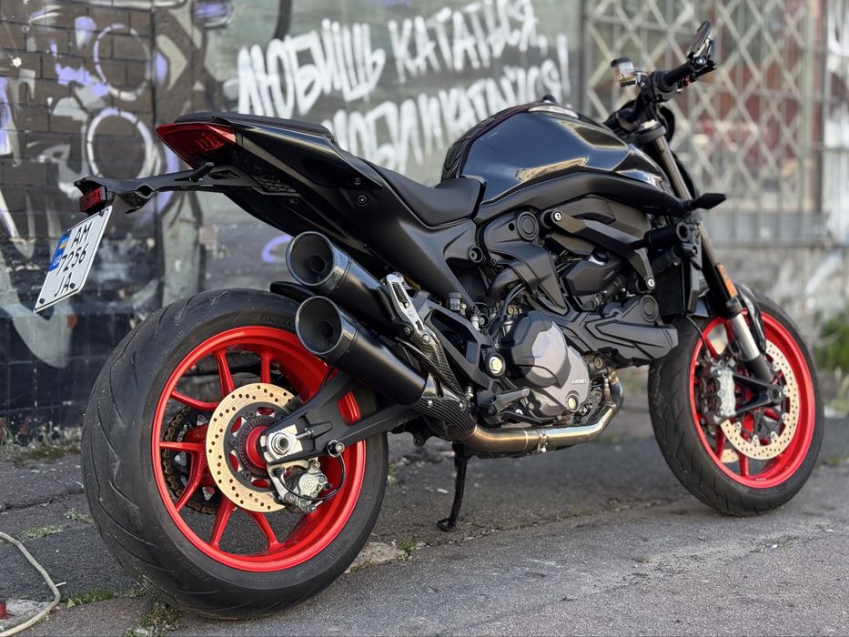 Мотоцикл Ducati Monster 937 2022 рік