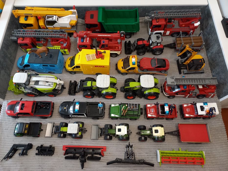 Великі машинки Bruder