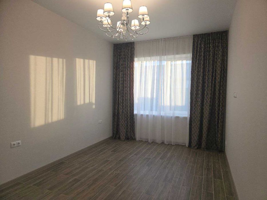 Продам дом на берегу озера с бассейном в КГ"Межречье" от собственника.