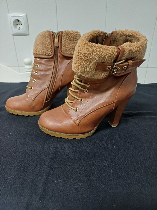 Bota de tornozelo de salto alto Nº38