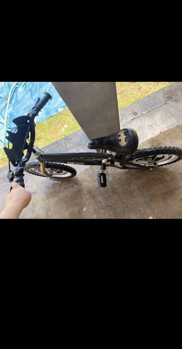 Vendo bicicleta infantil do Batman usada 5 vezes como nova