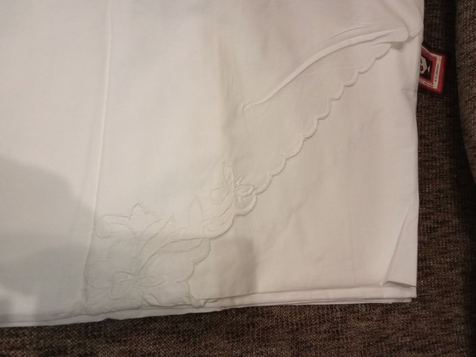 Пододеяльники новые белые с выбитым принтом