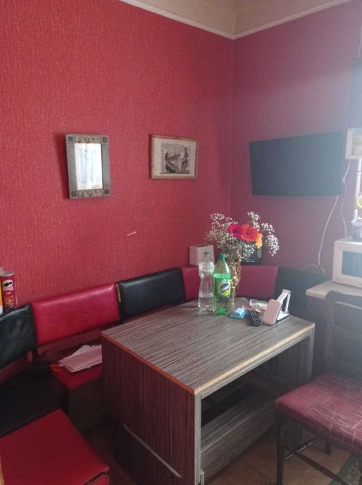 Продам велику 3-и кімнатну квартиру сталінку біля Південгого Вокзалу.