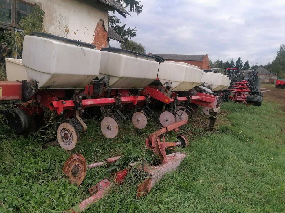 Сівалка для просапних культур Massey Ferguson 555 (12 рядкова)